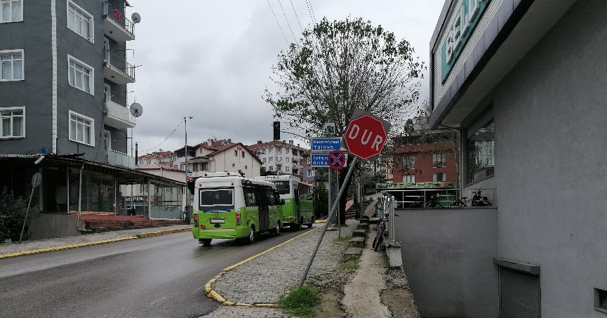 Eğilen direk dikkat çekiyor 