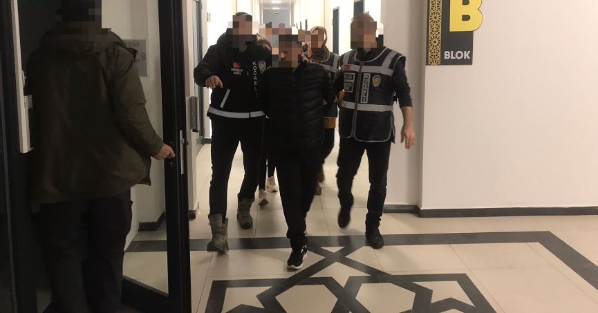 Evden hırsızlık şüphelisi 3 şahıstan 1’i tutuklandı