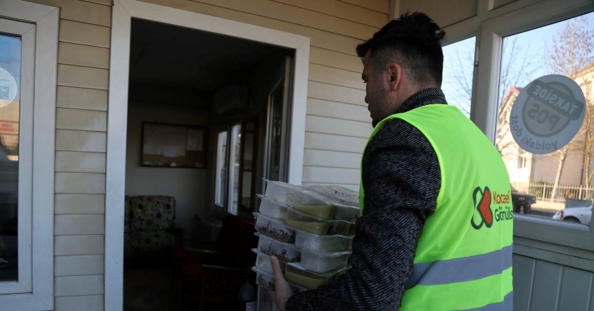 Büyükşehir’den taksicilere sıcak iftarlık