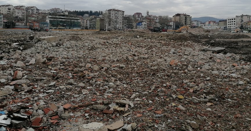 Enkazların kaldırılma işlemi bitmek üzere