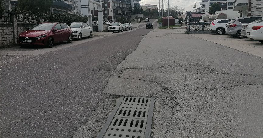 Uğur Mumcu Caddesi’ne yenileme gerekli