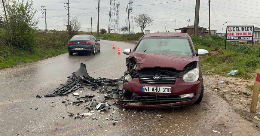 İki otomobil çarpıştı: 5 yaralı