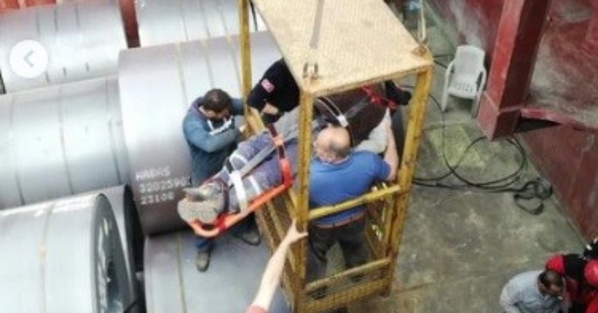 Limanda iş kazası geçiren işçiyi itfaiye erleri çıkardı