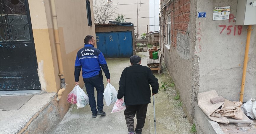 Zabıtadan iki yaşlı  vatandaşa yardım eli