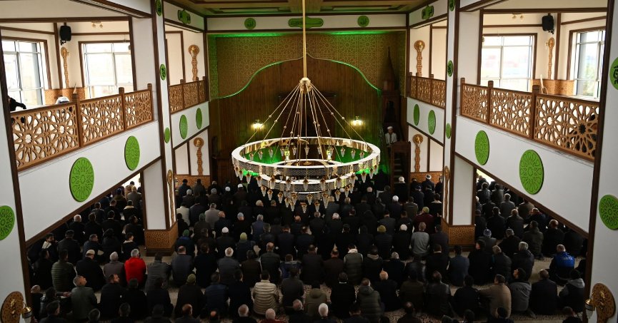 Büyükşehir’in desteğiyle  yapılan cami ibadete açıldı