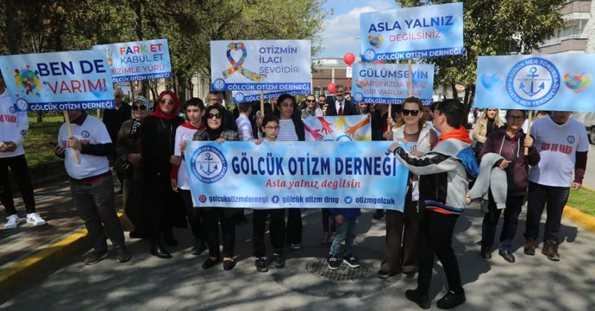 Gölcük’te otizm farkındalık yürüyüşü