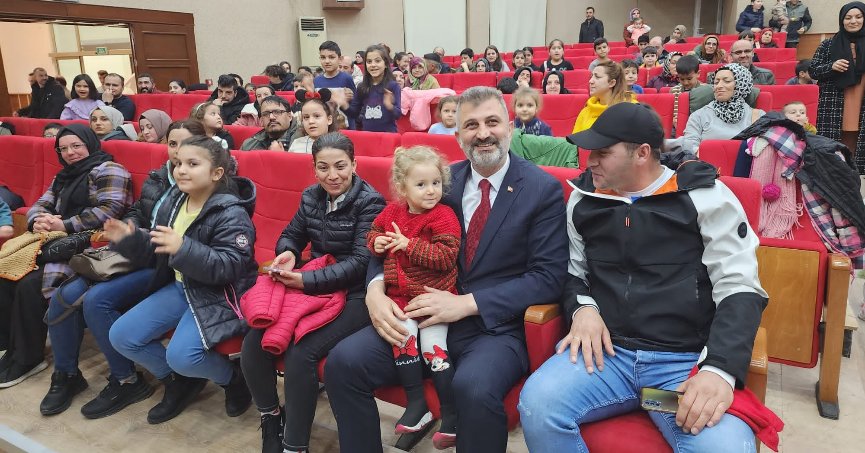 Sezer, çocukların  neşesine ortak oldu