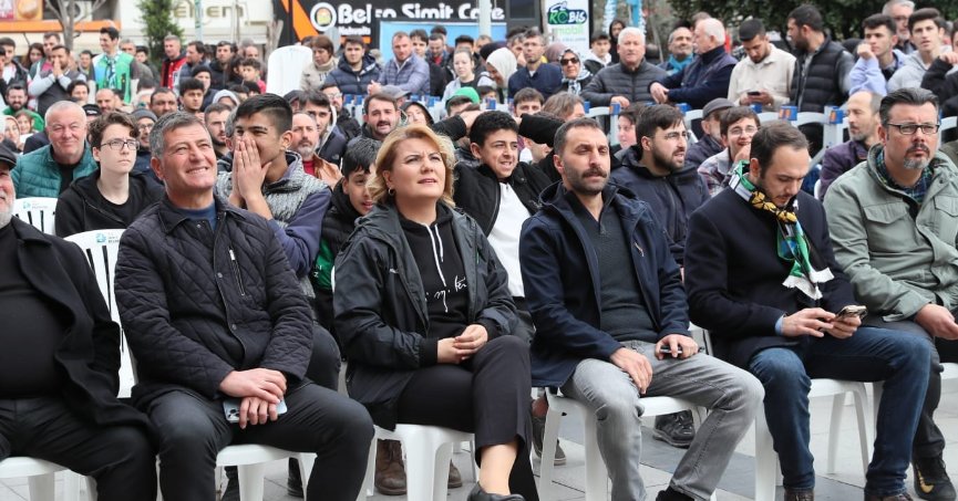 Kent merkezini stadyuma çevirdiler 