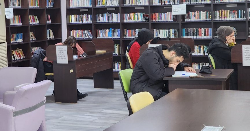 Kütüphaneler gençlerin uğrak noktası oldu