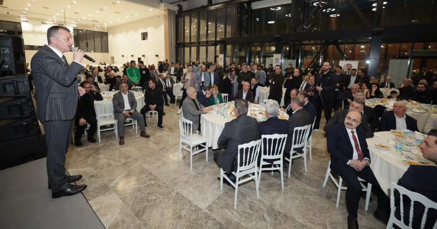 Erzurumluların iftar programına yoğun katılım