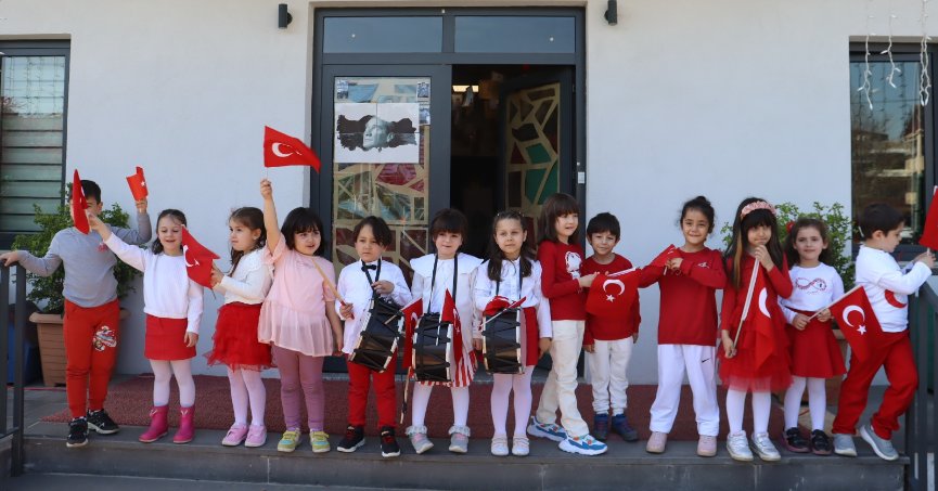 Çınar Çocuk Evi’nde erken 23 Nisan coşkusu