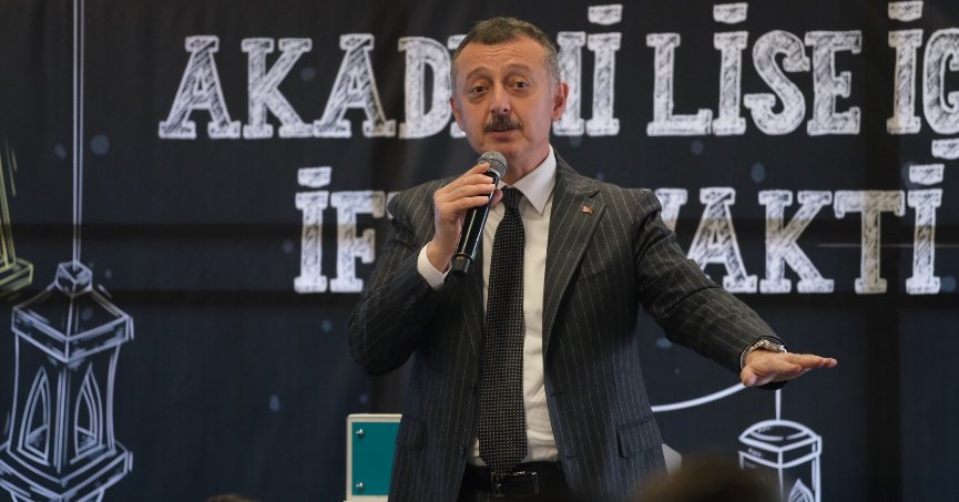 ‘Gençler, Türkiye’nin geleceğine inanın’