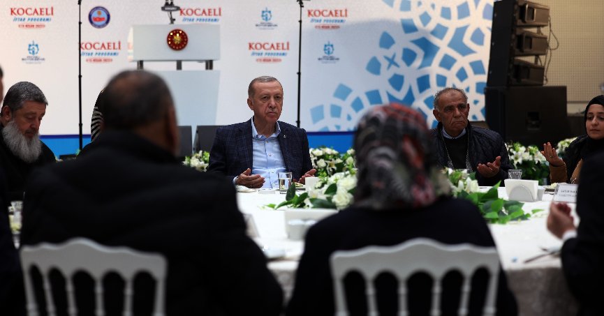 Cumhurbaşkanı Erdoğan, depremzedeler ile iftarda buluştu