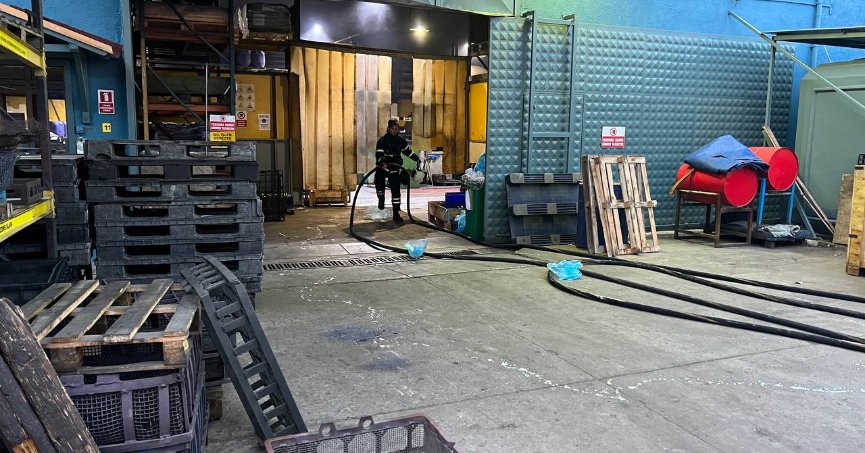 Fabrikadaki yangın  büyümeden söndürüldü