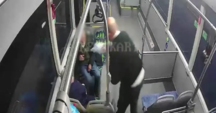 İftara yetişemeyen yolculara yiyecek dağıttı