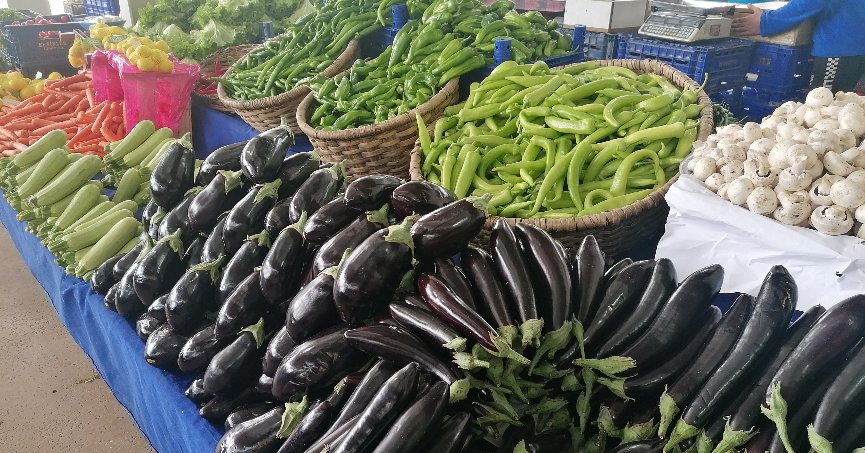 Pazarda ürün bol, fiyatlar değişmedi