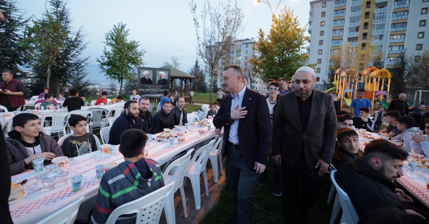 Büyükakın, mahalle iftarına katıldı