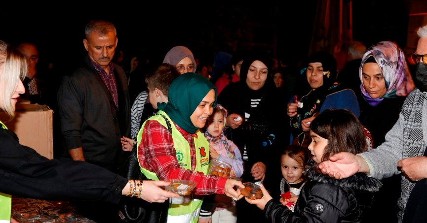 Büyükşehir’den Kadir  Gecesi’nde lokma ikramı
