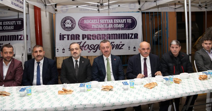 Büyükakın, pazarcı esnafıyla buluştu