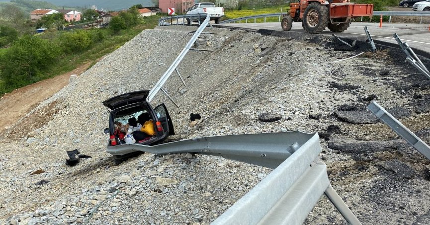 Aracın şarampole uçmasını bariyer önledi