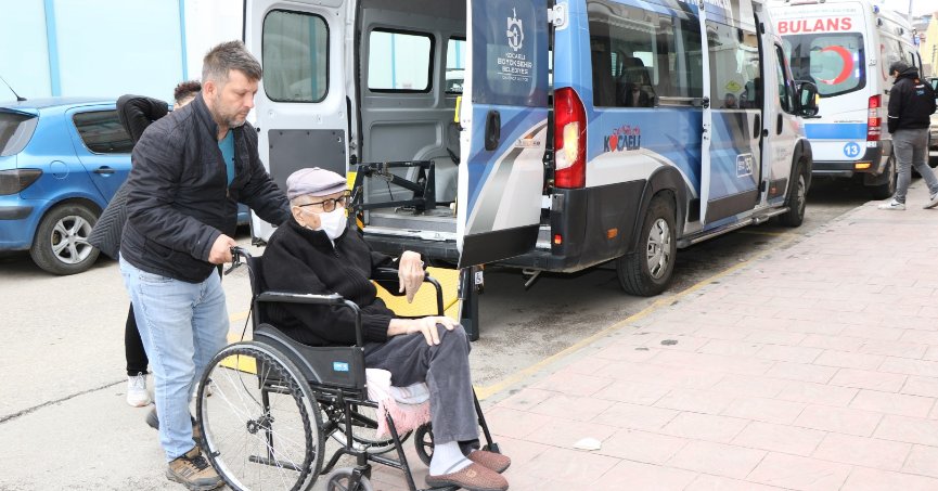 Engelsiz Taksi bayramda görev başında