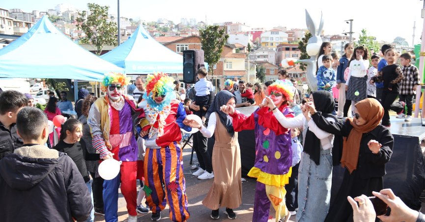 Kent meydanlarında çifte bayram yaşandı