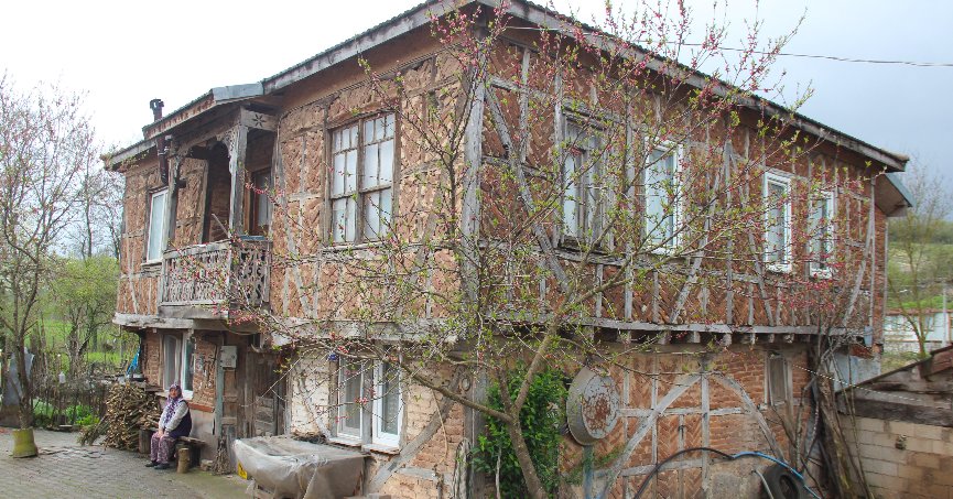 Yıllara meydan  okuyan köy evleri