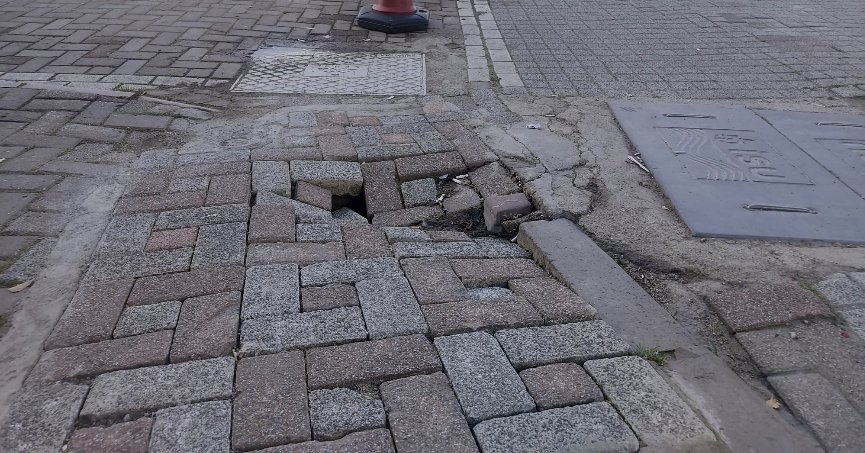 Bozulan kaldırıma bakım gerekli