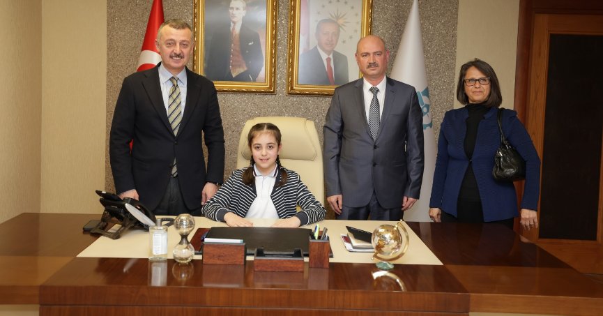 Büyükakın, makamını  Azranur’a bıraktı