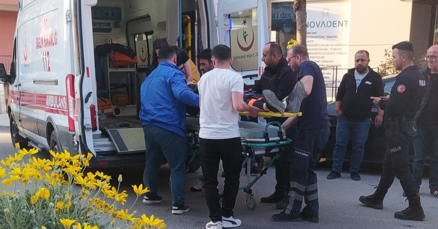 Aracın açılan kapısına çarpan bisikletli yaralandı