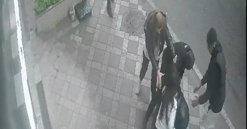 Kentin göbeğinde bıçaklı kavga: 3 yaralı