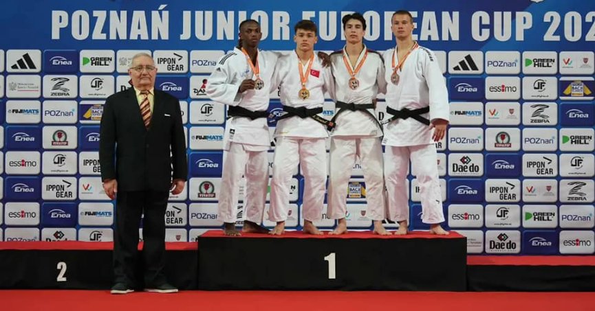 İbrahim Demirel’den altın madalya 