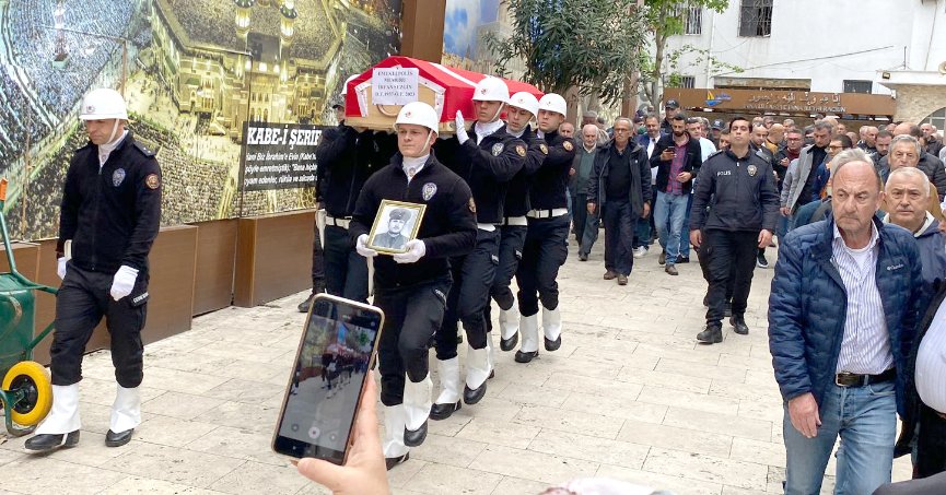 Emekli polis memuru son yolculuğuna uğurlandı
