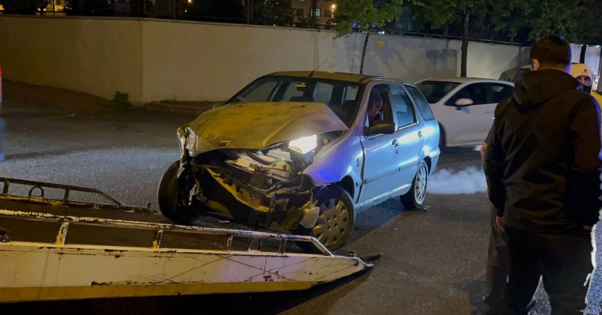 İki otomobil çarpıştı, 2 kişi yaralandı