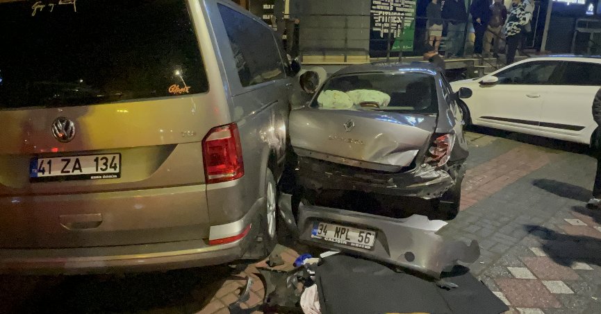 5 araç birbirine girdi: 1 yaralı