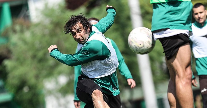 Kaleyi gören şut çeksin