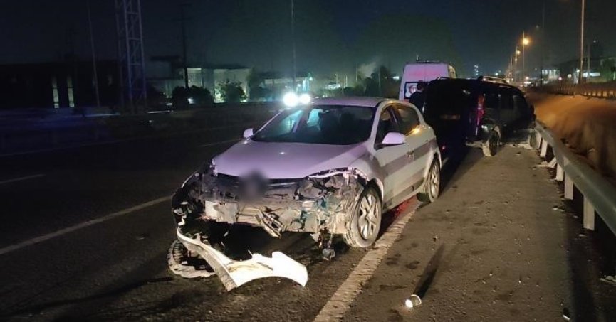 D-100'de otomobil, hafif ticari araca çarptı