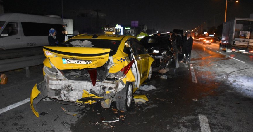 6 araç birbirine girdi: 2 yaralı