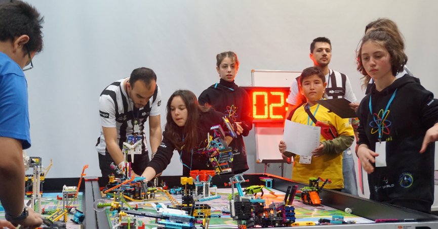 Büyükşehir’den Gölcüklü robotik takımına destek