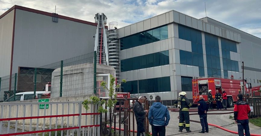 Ambalaj fabrikasında çıkan yangın söndürüldü
