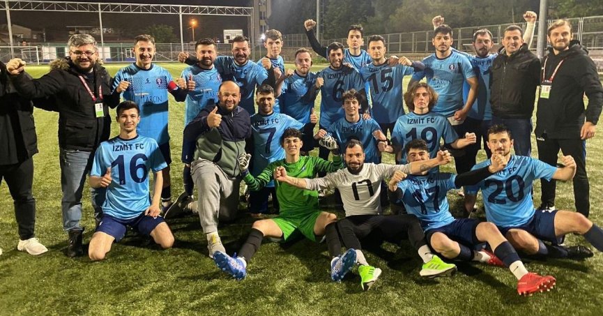 İzmit FK şampiyon oldu