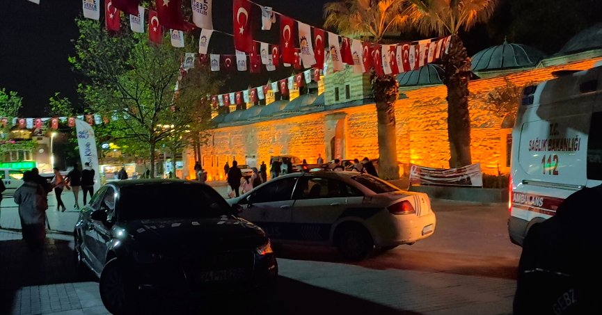 Yolun karşısına geçen  yayaya otomobil çarptı