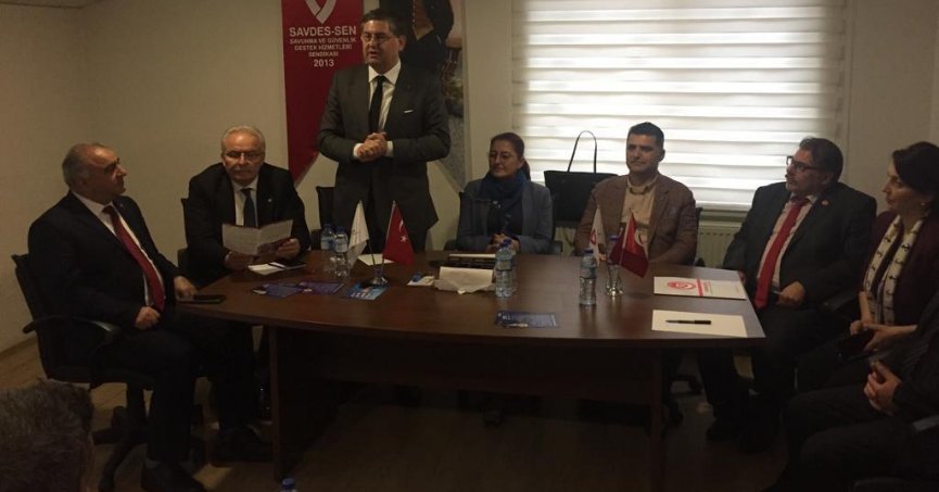 ‘En düşük memur maaşı asgari ücretin 2,5 katı olacak’