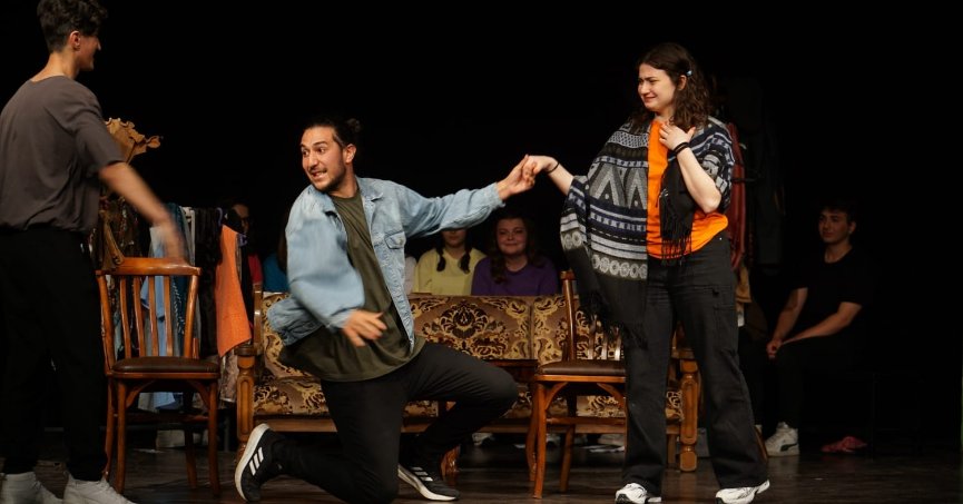 Tiyatro oyunları yoğun ilgiyle sahnelendi