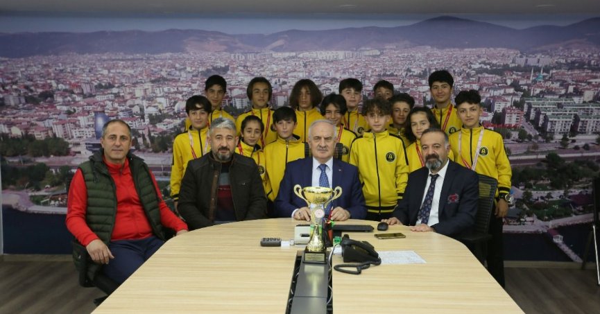 Alparslan Ortaokulu’ndan Kocaeli Şampiyonluğu