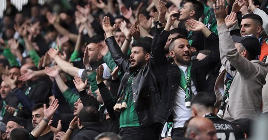 Taraftarlar şov yaptı