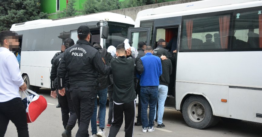 Depremzedeleri konteyner vaadiyle dolandırdılar