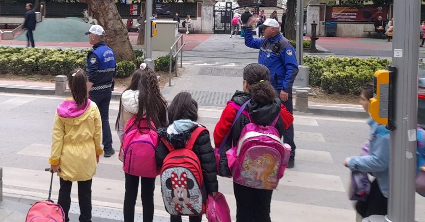 Zabıtadan okul önlerinde  trafik haftası etkinliği