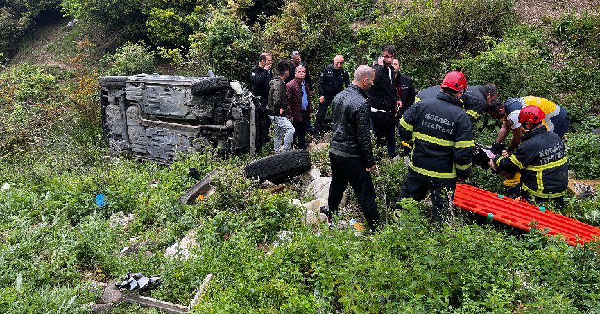 Otomobil uçuruma yuvarlandı: 2 yaralı