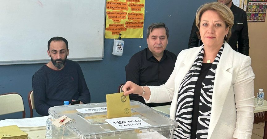 Özdemir, Gebze’de oy kullandı